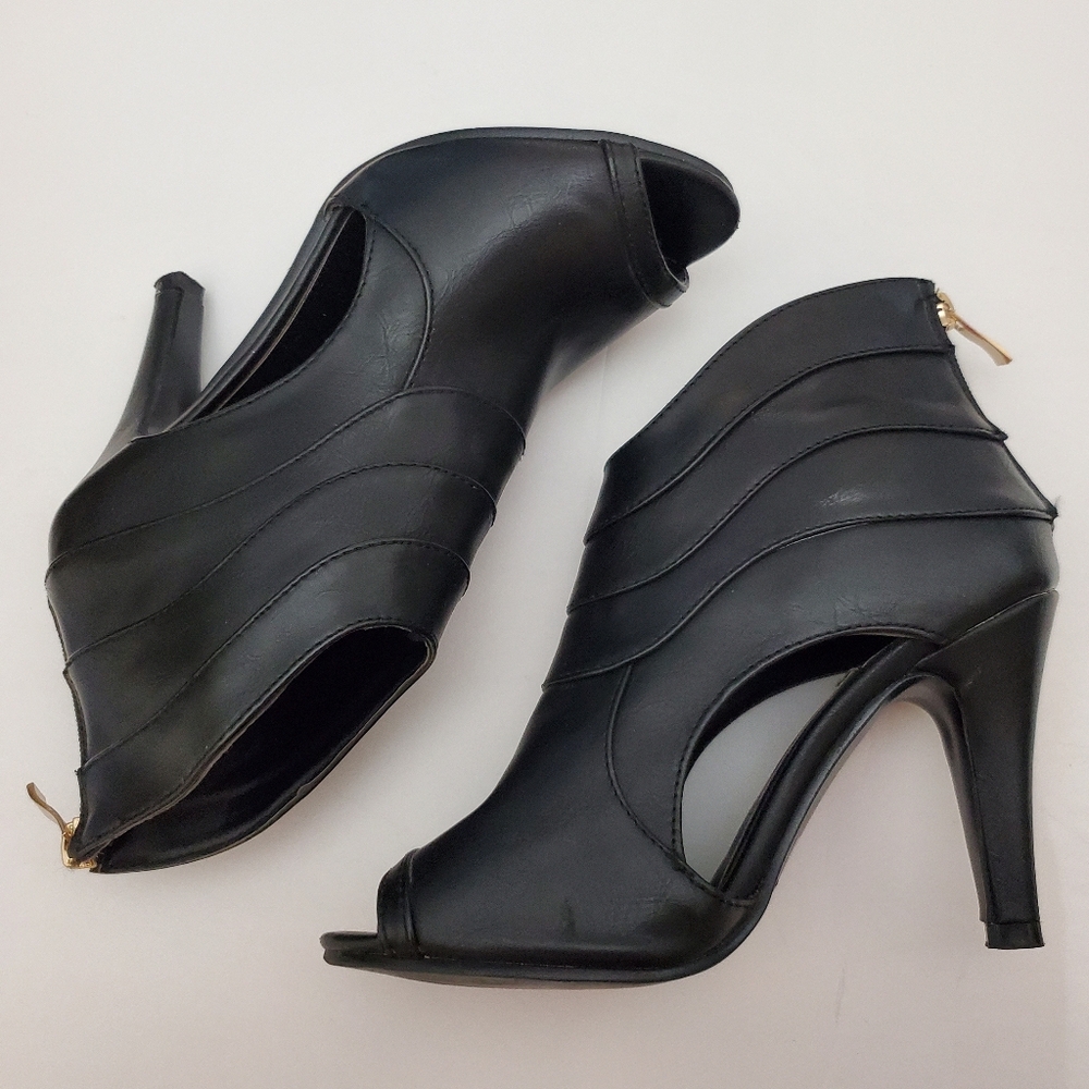Suzy Shier Black High Heel Shoes Womens 7 Zipper Back
